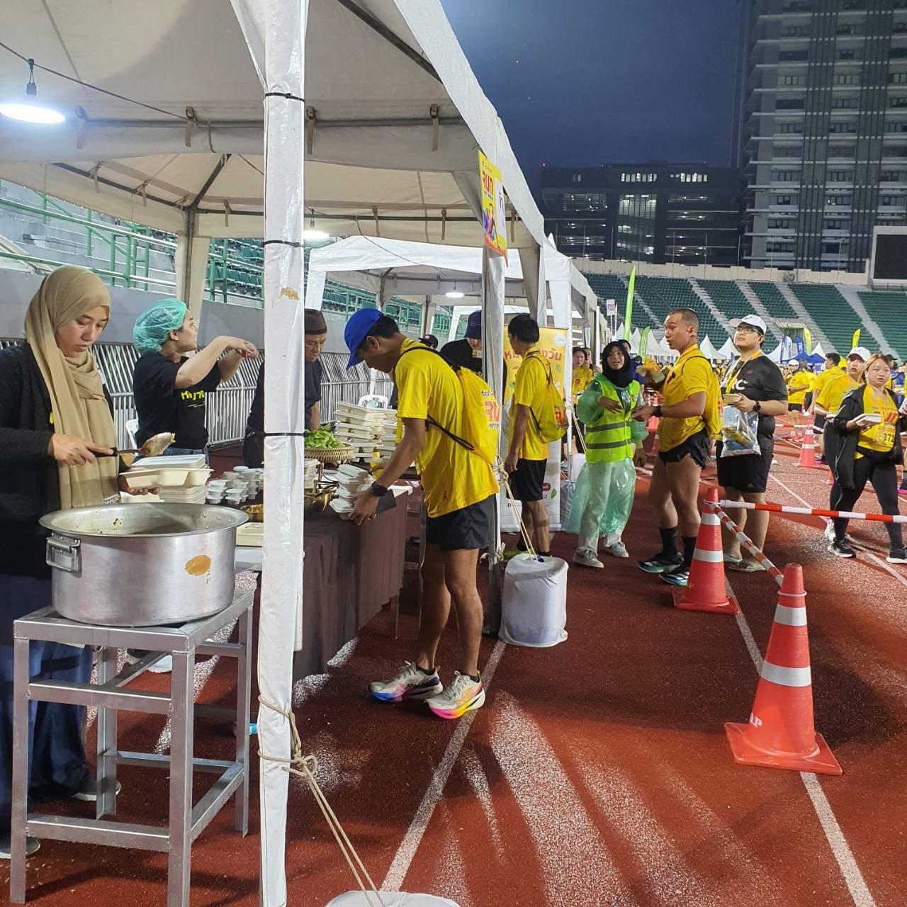 ทีมงาน EED HALAL ดูแลหน้างานจัดเลี้ยงจริง